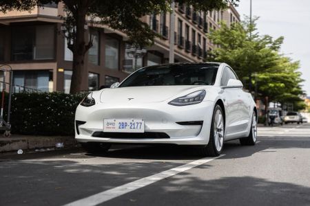 Tesla Model 3 / © pexels.com