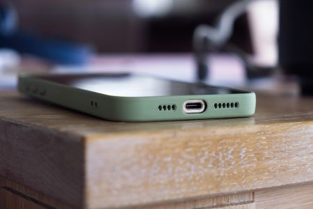 На останньому концерті Елвіса помітили “смартфон”: дивна деталь запустила теорії про мандрівника в часі Смартфон / © pixabay.com