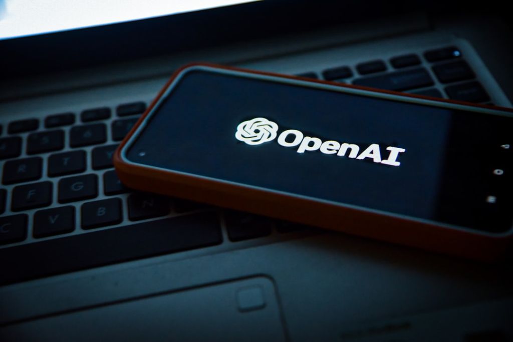 OpenAI запустила GPT-5.5-Cyber: ШІ сам шукає дірки в коді й закриває їх OpenAI / © unsplash.com