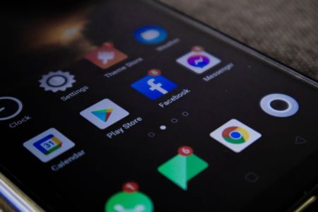 Відкрив повідомлення — втратив гроші: шахраї масово полюють на українців у месенджерах Шахраї / © pexels.com