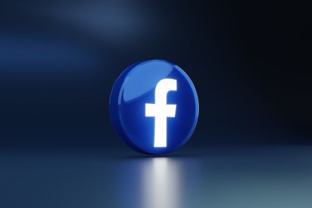Пенсіонерка віддала 10 тисяч євро “нареченому” з Facebook: як працює небезпечна схема Facebook / © unsplash.com