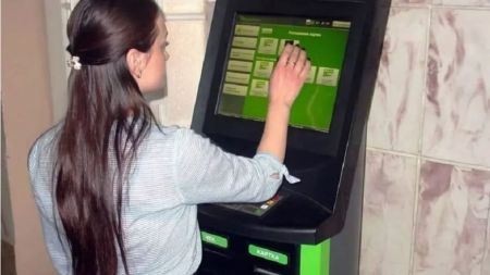 Термінал ПриватБанку “з’їв” 2000 грн: клієнту відмовили у поверненні ПриватБанк / Фото з відкритих джерел