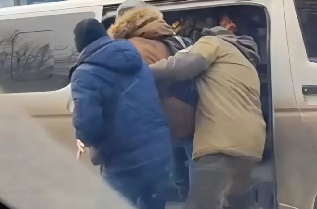 Затягли з велосипеда до ТЦК: суд відмовився скасовувати мобілізацію після силового затримання ТЦК / Фото з відкритих джерел