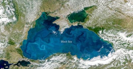 Чорне море раптово стало бірюзовим: NASA показало рідкісне явище з космосу Чорне море / Фото з відкритих джерел