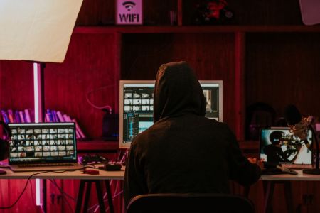 Туристи масово роблять цю помилку з Wi-Fi: можна втратити пошту і гроші Кібербезпека / © pexels.com