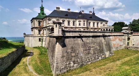 Літо в замках України: куди поїхати за красивими фото й історією Замки / Фото з відкритих джерел