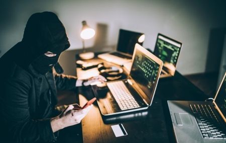 Шахраї видають себе за СБУ і поліцію: у киян виманюють мільйони Шахраї / Фото з відкритих джерел