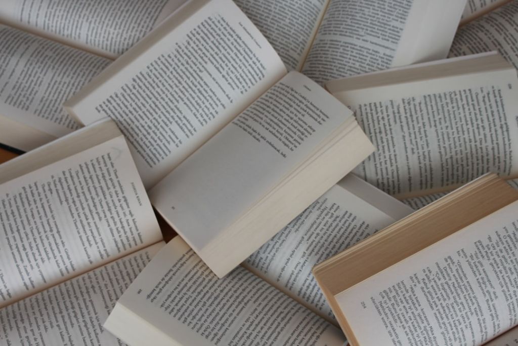 У Threads назвали книги, які повертають любов до читання: список, що затягує з перших сторінок Книги / © unsplash.com