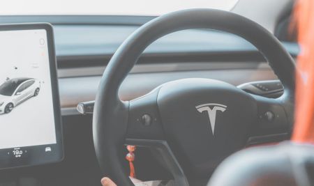 Tesla / © pexels.com