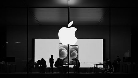 Apple ризикує посваритися з Вашингтоном: усе через китайського виробника чипів Apple / © unsplash.com