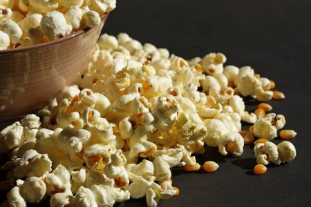 Названо 7 продуктів, від яких після 30 років краще відмовитися: що радять експерти Харчування / © unsplash.com
