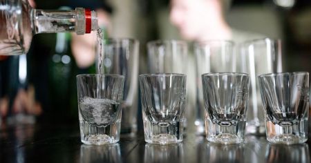 Мариновані огірки, сало й солодощі: чим лікарі не радять закушувати горілку Горілка / Фото з відкритих джерел