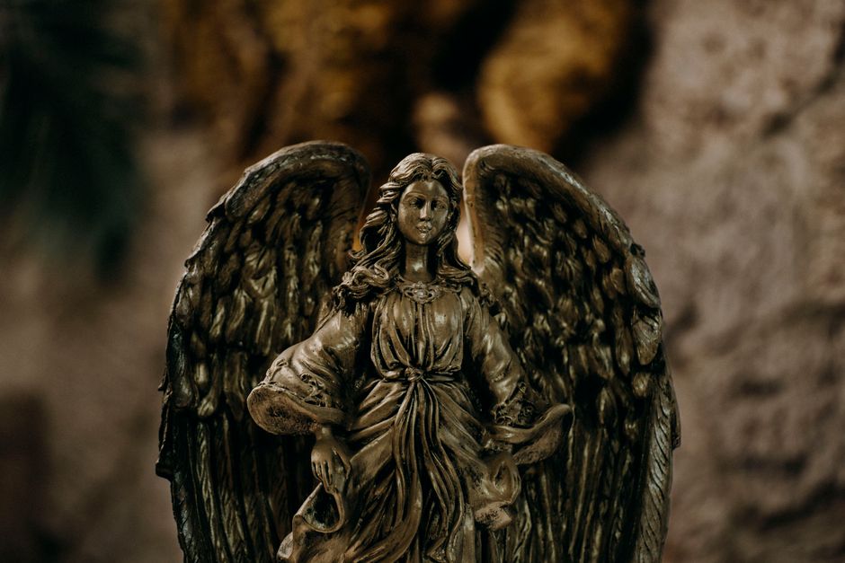 Вищі сили можуть оберігати людей, народжених у ці дні: про які дати йдеться Ангели-охоронці / © pexels.com