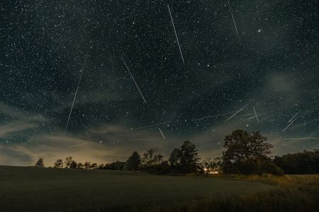 Персеїди вже летять до Землі: коли небо засипле десятками “падаючих зірок” Персеїди / © unsplash.com