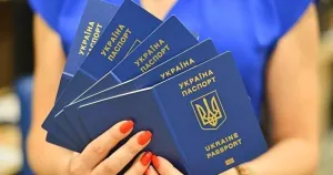 Без цього документа закордонний паспорт не оформлять: українцям нагадали важливу вимогу Закордонний паспорт / Фото з відкритих джерел