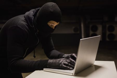 Шахраї полюють на туристів: три популярні схеми, через які можна втратити гроші Шахрайство / Фото з відкритих джерел
