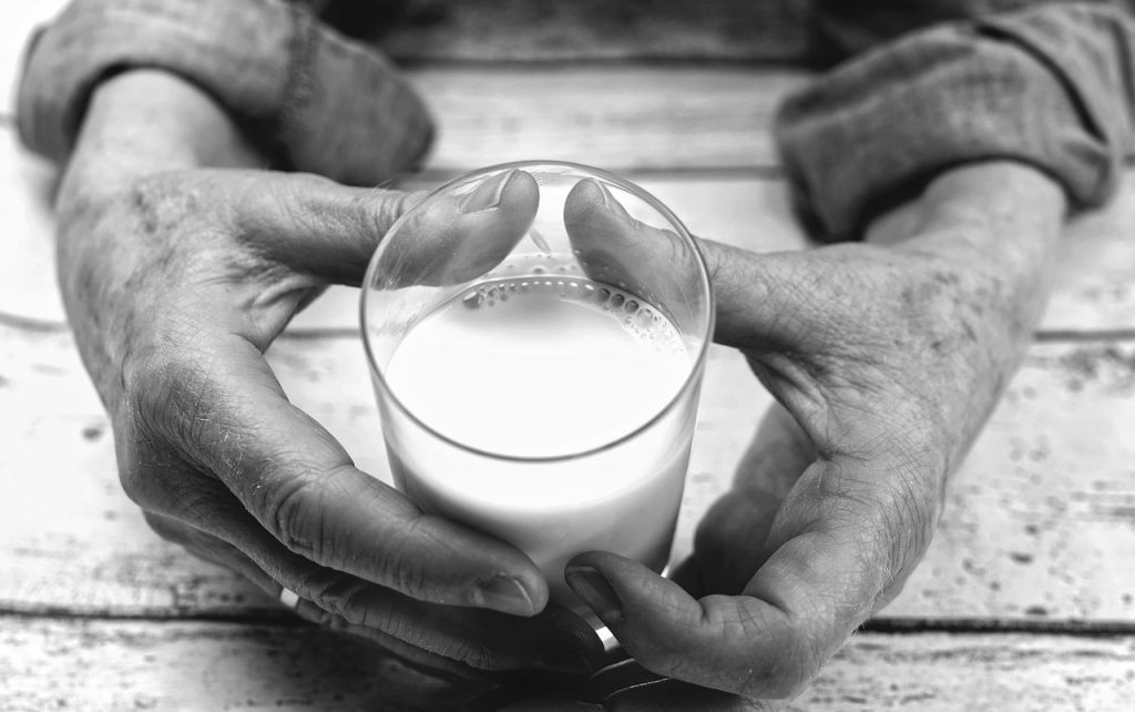 Не лише молоко: дієтологи назвали 5 продуктів, які можуть краще зміцнювати кістки Кальцій / © pixabay.com