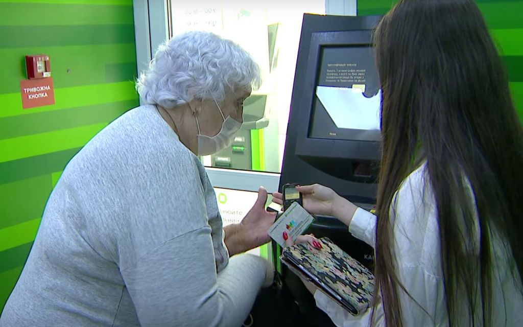 Верховний Суд дозволив банкам блокувати рахунки: кого можуть змусити пройти перевірку Банк / Фото з відкритих джерел