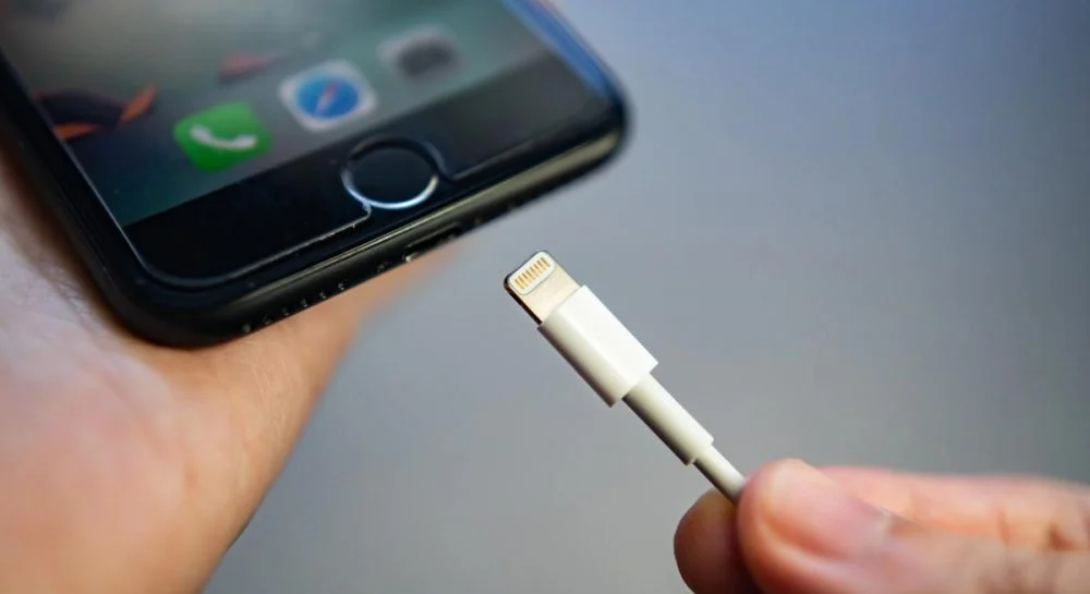 Експерт пояснив, чим небезпечний дешевий USB-кабель: що може статися зі смартфоном USB / Фото з відкритих джерел