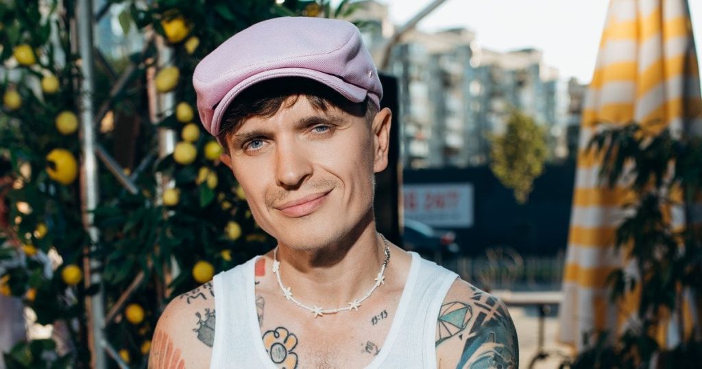 Анатолій Анатоліч потрапив у ДТП: шоумен показав побитий кабріолет Анатолій Анатоліч / Фото з відкритих джерел