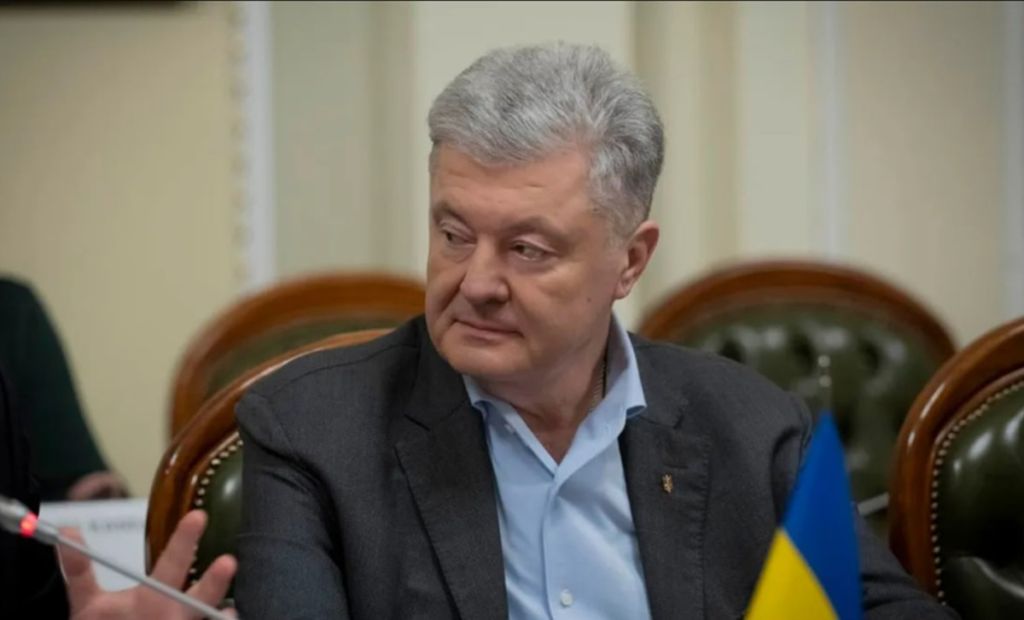 Порошенко засвітився в сорочці італійського бренду: скільки вона коштує Петро Порошенко / Фото з відкритих джерел